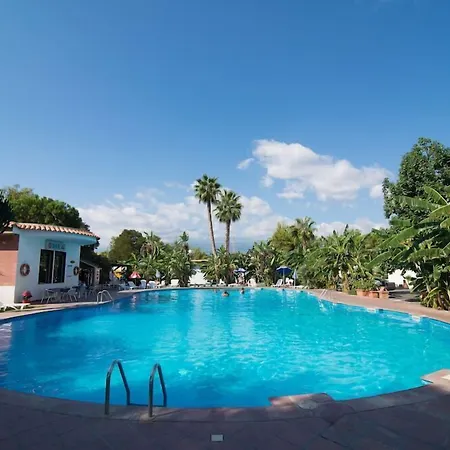 Ośrodek wypoczynkowy Villaggio Alkantara 3*